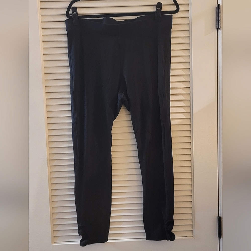Old Navy- Black Activewear Leggings With Ankle Cut-Out Detail